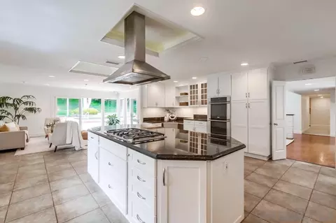 6746 Avenida Andorra, La Jolla, CA 92037 photo 11
