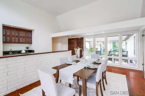 6746 Avenida Andorra, La Jolla, CA 92037 photo 10
