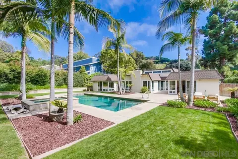 6746 Avenida Andorra, La Jolla, CA 92037 photo 2