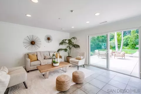 6746 Avenida Andorra, La Jolla, CA 92037 photo 19