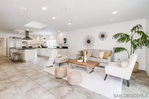 6746 Avenida Andorra, La Jolla, CA 92037 photo 16