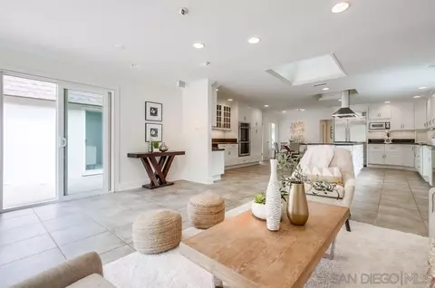 6746 Avenida Andorra, La Jolla, CA 92037 photo 17