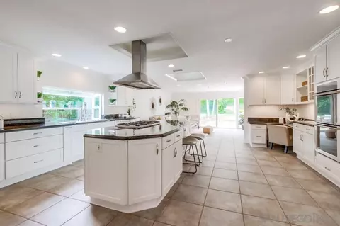 6746 Avenida Andorra, La Jolla, CA 92037 photo 12