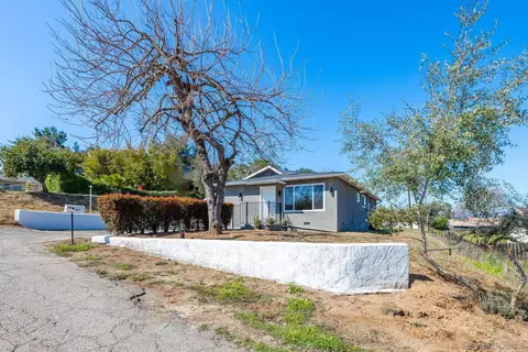 Exterior - 720 Darla Ln, Fallbrook, CA 92028 photo 2 of 13