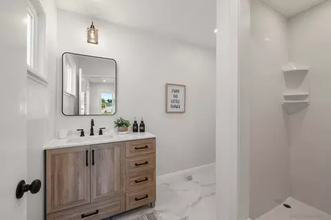 Bath - 720 Darla Ln, Fallbrook, CA 92028 photo 1 of 3