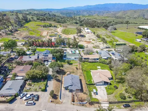 View/Area - 720 Darla Ln, Fallbrook, CA 92028 photo 2 of 13