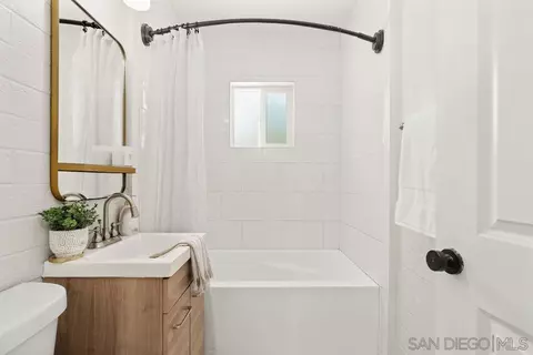 Bath - 921 S Juniper St, Escondido, CA 92025 photo 1 of 1