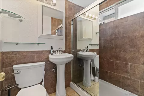 Bath - 815 Bates Ln, El Cajon, CA 92021 photo 1 of 2
