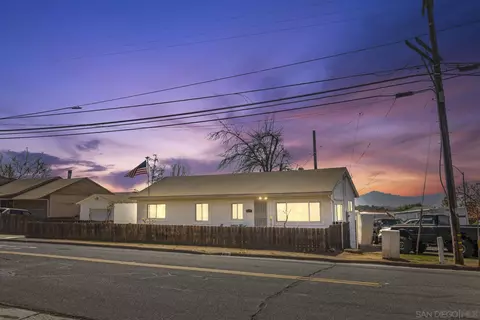 815 Bates Ln, El Cajon, CA 92021