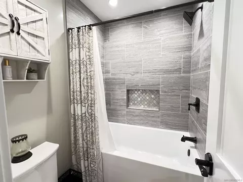 Bath - 2441 Boundary Ave, Ramona, CA 92065 photo 2 of 4