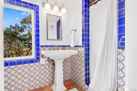 Bath - 4726 Boulder Pl, La Mesa, CA 91941 photo 2 of 3