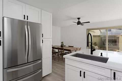 8867 Caminito Primavera, La Jolla, CA 92037 photo 17