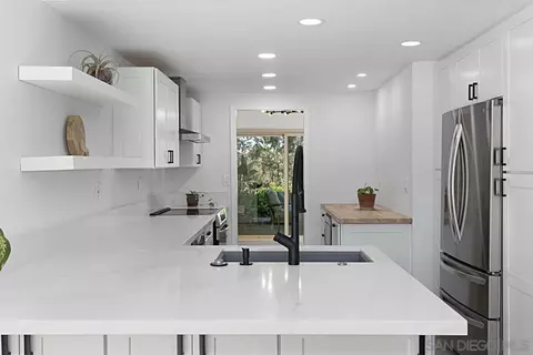8867 Caminito Primavera, La Jolla, CA 92037 photo 15