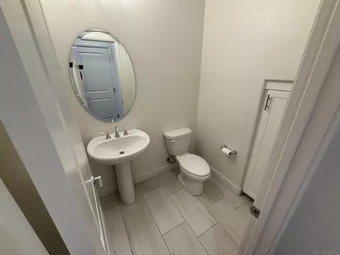 Bath - 2114 Solara Ln, Vista, CA 92081 photo 1 of 4