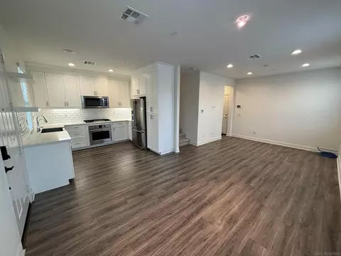 Living - 2114 Solara Ln, Vista, CA 92081 photo 1 of 1