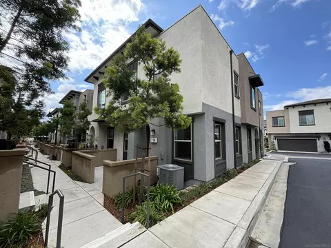 2114 Solara Ln, Vista, CA 92081