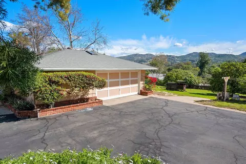 655 Bradford Rd, El Cajon, CA 92019 photo 4
