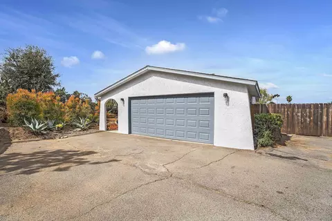 1253 Tower Dr, Vista, CA 92083
