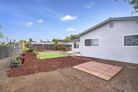Exterior - 1253 Tower Dr, Vista, CA 92083 photo 7 of 10