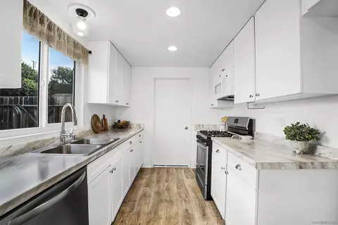 Kitchen - 1253 Tower Dr, Vista, CA 92083 photo 2 of 3
