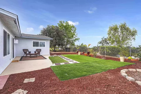 Exterior - 1253 Tower Dr, Vista, CA 92083 photo 3 of 10