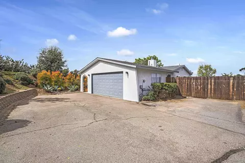 Exterior - 1253 Tower Dr, Vista, CA 92083 photo 10 of 10