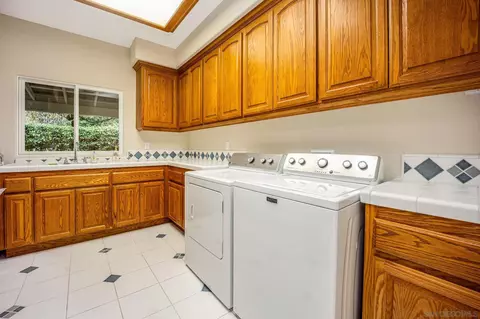 Kitchen - 3451 Calle Margarita, Encinitas, CA 92024 photo 5 of 5