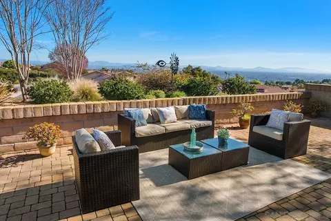 6393 Cardeno Dr, La Jolla, CA 92037