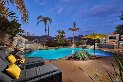 7022 Sitio Corazon, Carlsbad, CA 92009