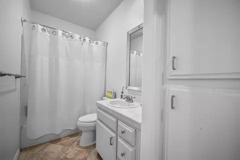 Bath - 1209 Rancho Pacifica Pl, Vista, CA 92084 photo 5 of 5