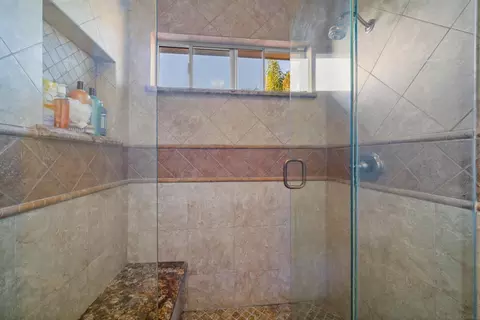 Bath - 1209 Rancho Pacifica Pl, Vista, CA 92084 photo 4 of 5