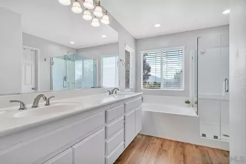 Bath - 44016 Terraza Ct, Temecula, CA 92592 photo 2 of 5