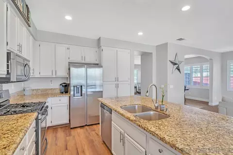 Kitchen - 44016 Terraza Ct, Temecula, CA 92592 photo 3 of 5