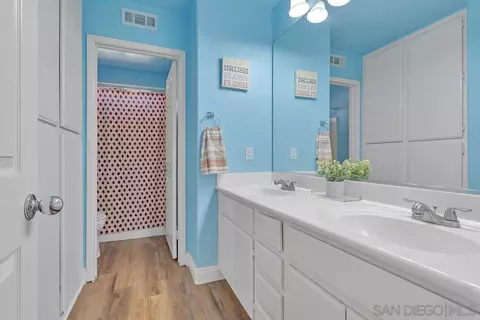 Bath - 44016 Terraza Ct, Temecula, CA 92592 photo 5 of 5