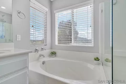 Bath - 44016 Terraza Ct, Temecula, CA 92592 photo 4 of 5