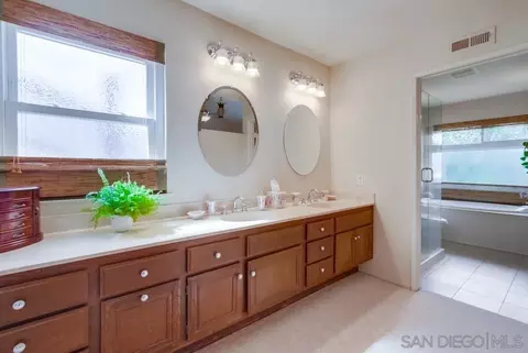 Bath - 13108 Decant Dr, Poway, CA 92064 photo 2 of 6