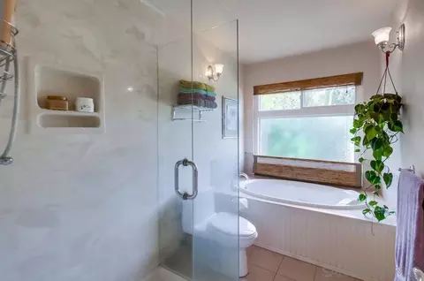 Bath - 13108 Decant Dr, Poway, CA 92064 photo 3 of 6