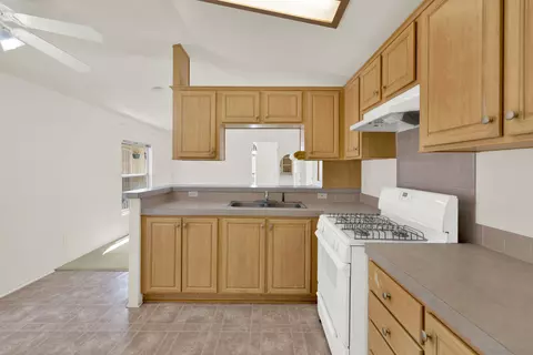 Kitchen - 12306 Old Pomerado Rd #16, Poway, CA 92064 photo 4 of 5