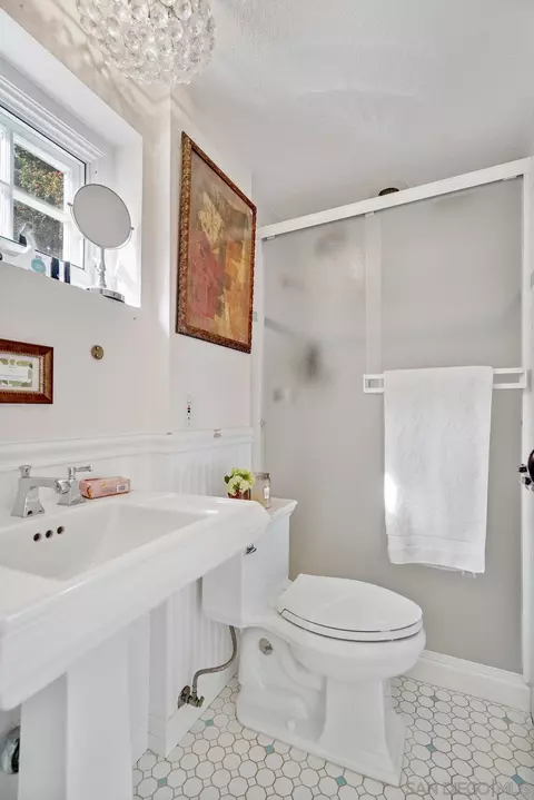 Bath - 334 G Ave, Coronado, CA 92118 photo 1 of 4