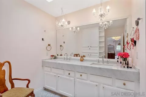Bath - 334 G Ave, Coronado, CA 92118 photo 2 of 4