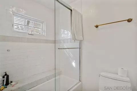Bath - 334 G Ave, Coronado, CA 92118 photo 4 of 4