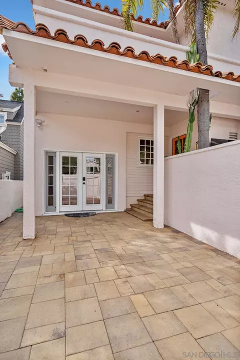 Living - 334 G Ave, Coronado, CA 92118 photo 6 of 6