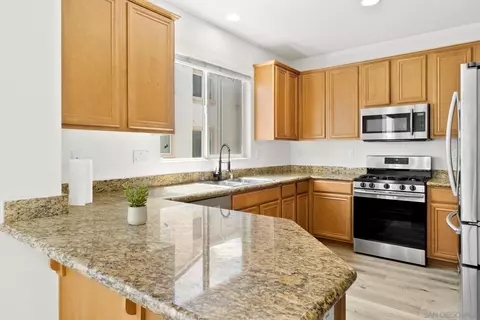 Kitchen - 252 Vermont Ct, El Cajon, CA 92020 photo 3 of 9