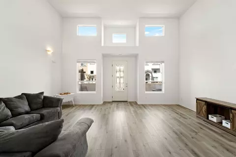 Living - 252 Vermont Ct, El Cajon, CA 92020 photo 1 of 3