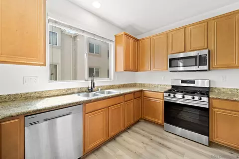 Kitchen - 252 Vermont Ct, El Cajon, CA 92020 photo 4 of 9