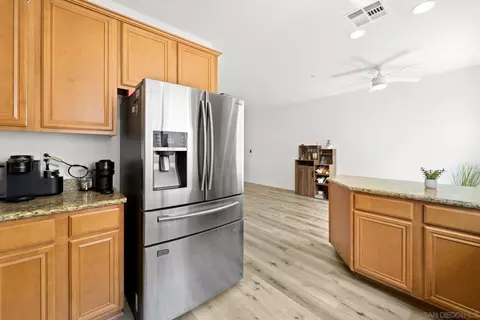 Kitchen - 252 Vermont Ct, El Cajon, CA 92020 photo 7 of 9