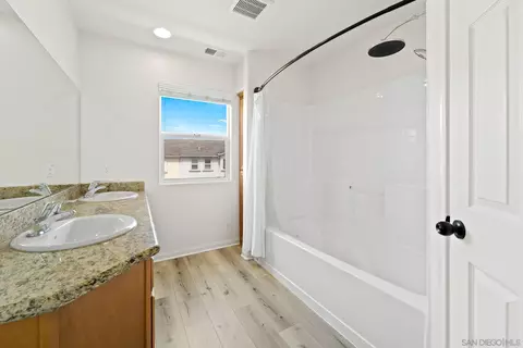 Bath - 252 Vermont Ct, El Cajon, CA 92020 photo 3 of 4