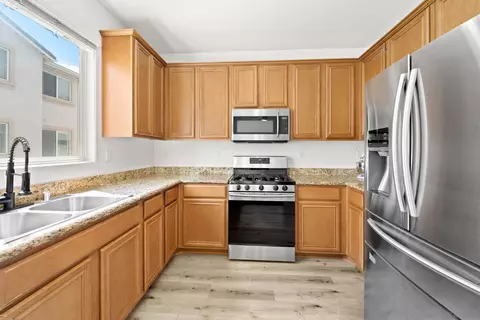 Kitchen - 252 Vermont Ct, El Cajon, CA 92020 photo 5 of 9