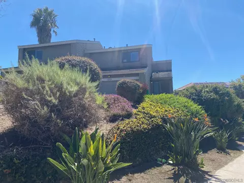 252 Durian St, Vista, CA 92083 photo 2