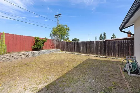 Exterior - 1076 Nidrah St, El Cajon, CA 92020 photo 5 of 7